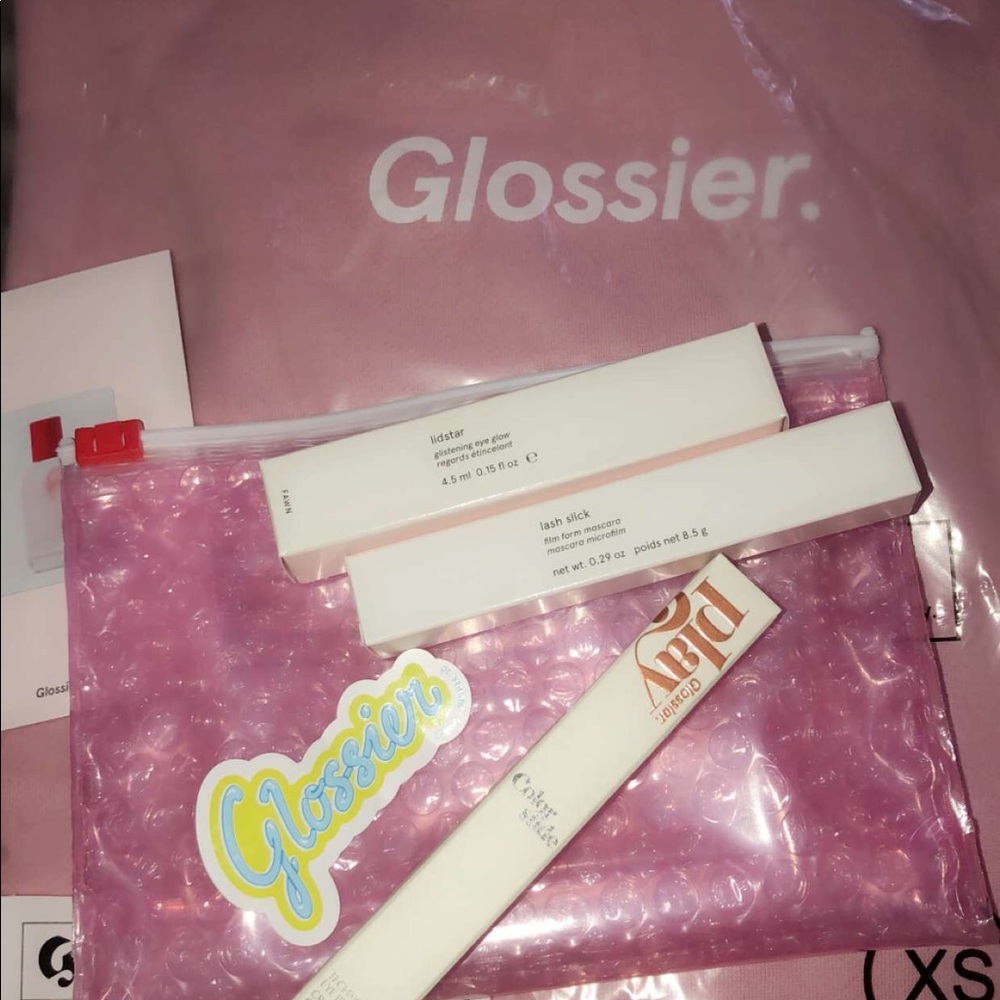 10% OFF YOUR GLOSSIER ORDER WITH CODE